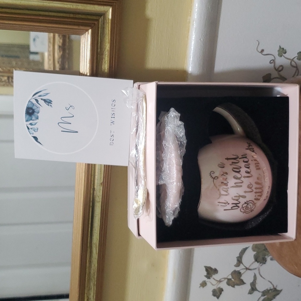 Don't Ever Doubt Your Worth Pink Quoted Ceramic Cup With Silver Spoon